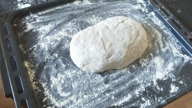 das-bauernbrot-muss-etwa-60-minuten-backen-sven-christian-schulz-utopia-180714_download Das Bauernbrot muss etwa 60 Minuten backen.