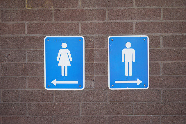 When going to the toilet becomes torture: natural laxatives can help against constipation.