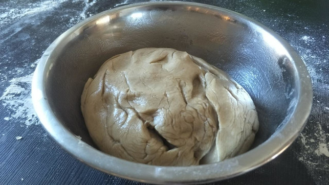 teig-fuer-naan-brot-selber-machen-und-eine-stunde-g-sven-christian-schulz-utopia-180715_download Teig für Naan Brot selber machen und eine Stunde gehen lassen.