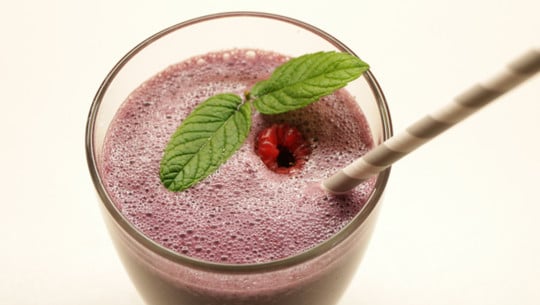eiweiss-shake-selbstgemacht-mit-fruechten-katbliemutopia-170717 Eiweiß-Shake selbstgemacht mit Früchten