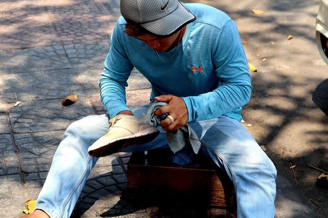 nach-dem-trocknen-deiner-schuhe-kannst-du-dich-an-cc0-pixabay-tho-ge-250211_download Nach dem Trocknen deiner Schuhe kannst du dich an die Pflege machen.