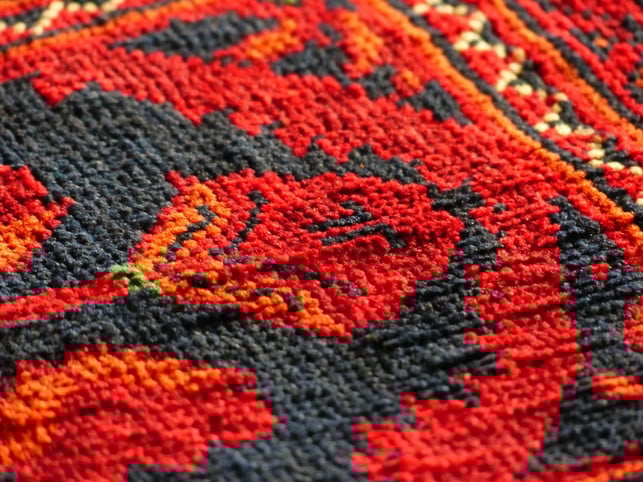 wie-du-deinen-teppich-am-besten-reinigst-haengt-vo-cc0-pixabay-hans-180307_download Beim Teppich Waschen spielt auch das Material eine Rolle.