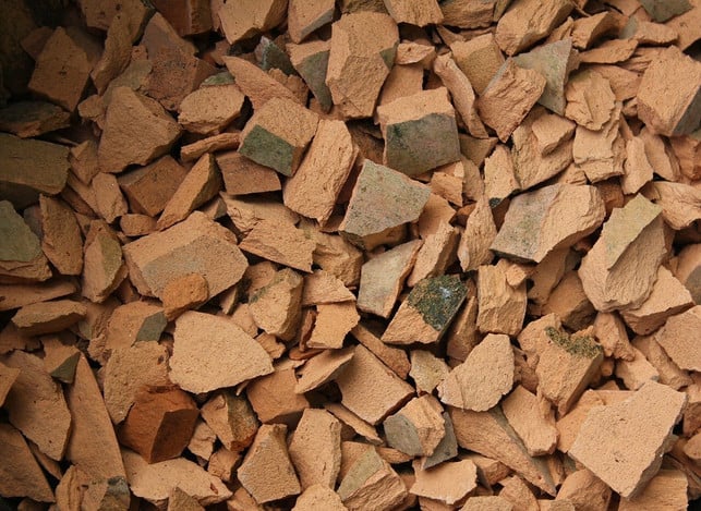 zerkleinerte-terrakotta-kannst-du-im-garten-sinnvo-cc0-pixabay-bluebudgie-211215_download Zerkleinerte Terrakotta kannst du im Garten sinnvoll nutzen.