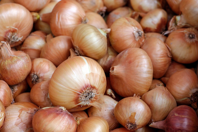 zwiebeln-entfalten-roh-eine-staerkere-wirkung-als-g-cc0--pixabay--couleur-250709_download Zwiebeln entfalten roh eine stärkere Wirkung als gekocht.