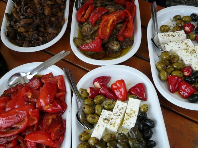 eingelegte-paprika-passt-sehr-gut-zu-feta-oliven-cc0-pixabay-hans-180807_download Eingelegte Paprika passt sehr gut zu Feta, Oliven oder Pilzen und kann auch mit diesen gemeinsam eingelegt werden.