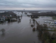 Hochwasser-Lage: Schulpflicht teilweise aufgehoben, Sandsäcke knapp