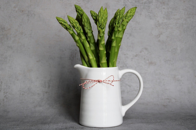 gruenen-spargel-stellst-du-am-besten-in-eine-vase-m-cc0-pixabay-kranich17-210827_download Grünen Spargel stellst du am besten in eine Vase mit kaltem Wasser.