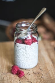 erste-variation-chia-pudding-mit-himbeeren-cc0-unsplash-milada-vigerova-190426_download Erste Variation: Chia Pudding mit Himbeeren!