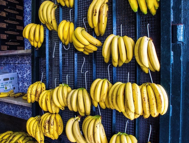 am-besten-solltest-du-bananen-haengend-aufbewahren-cc0-pixabay-cristinamacia-200723_download Am besten solltest du Bananen hängend aufbewahren, um Druckstellen zu vermeiden.