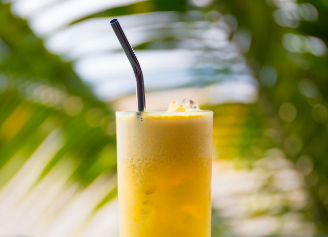 Freshly squeezed fruit juice can be contaminated with germs.