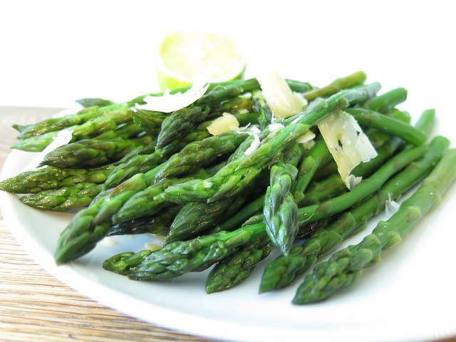Green asparagus can be prepared in many ways.