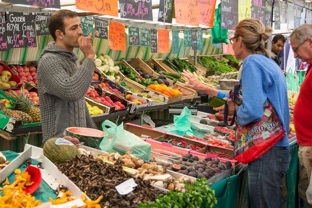 auf-dem-wochenmarkt-findest-du-unverpackte-lebensm-cc0-pixabay-bogitw-230127_download Auf dem Wochenmarkt findest du unverpackte Lebensmittel.