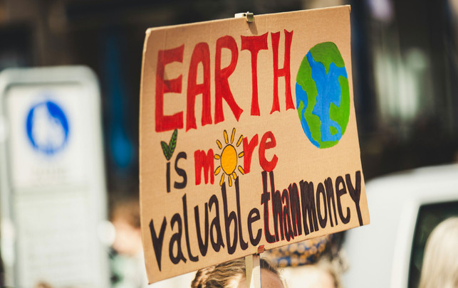 "Kohle gegen Kohle": Klimaaktivist:innen wollen RWE-Revier kaufen Klimaaktivismus