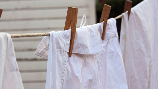 frisch-gewaschene-kleidung-cc0--pixabay--kriemer-251120 Frisch gewaschene Kleidung.