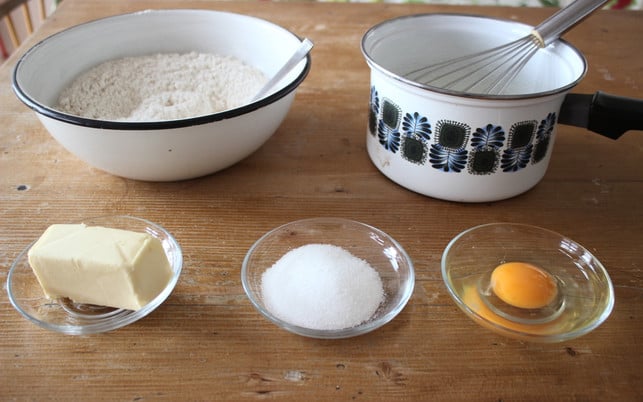 osterhasen-backen-4-vermischen-p-katharina-bliem-170301-1280x800 Schritt 3: alle Zutaten vermischen