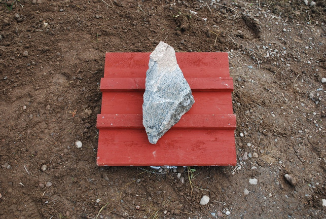 mit-einem-holzdeckel-kannst-du-deine-erdmiete-vers-melanie-von-daake-utopia-201006_download Mit einem Holzdeckel kannst du deine Erdmiete verschließen.