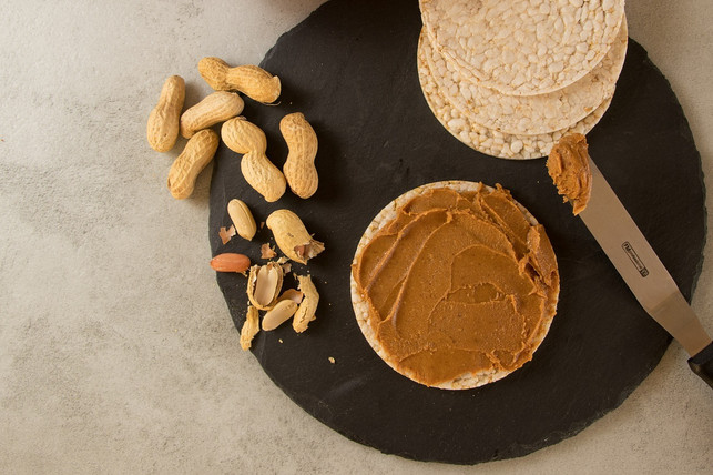erdnussmus-kannst-du-nicht-nur-als-brotaufstrich-cc0-pixabay-cgdsro-210419_download Erdnussmus kannst du nicht nur als Brotaufstrich, sondern auch als Zutat für Porridge, Smoothies und Kekse nutzen.