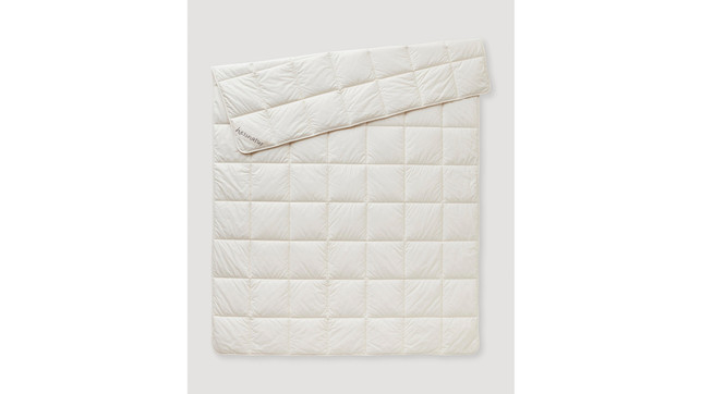 Hessnatur-SommerdeckemitHanfundBaumwolle-ku-Hessnatur-220817-1280x720 Hessnatur Sommerdecke mit Hanf und Bio-Baumwolle