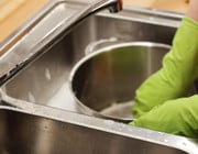 Energiesparfrage: Kann man Geschirr mit kaltem Wasser spülen?
