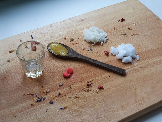 um-lipgloss-selber-zu-machen-brauchst-du-nicht-vi-luise-rau-utopia-230115_download Um Lipgloss selber zu machen, brauchst du nicht viele Zutaten.