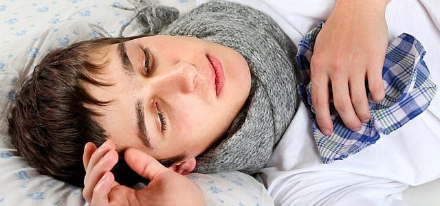 quarkwickel-auf-der-brust-colourboxde-180331_download Quarkwickel auf der Brust