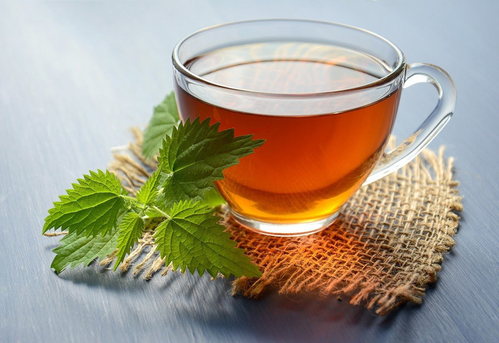Nettle tea is a suitable home remedy for hay fever.