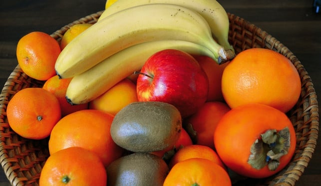 wenn-du-unreife-kakis-neben-bananen-oder-aepfeln-la-cc0-pixabay-neelam279-231204_download Wenn du unreife Kakis neben Bananen oder Äpfeln lagerst, werden sie schneller reif.