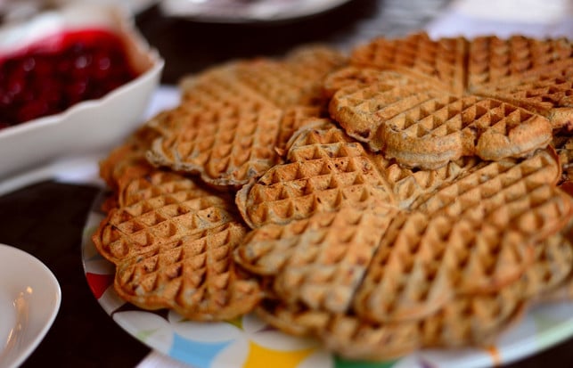 waffeln-gehen-schnell-und-schmecken-gross-und-klein-cc0-pixabay-congerdesign-190331_download Waffeln gehen schnell und schmecken Groß und Klein – passend für deinen Osterbrunch.