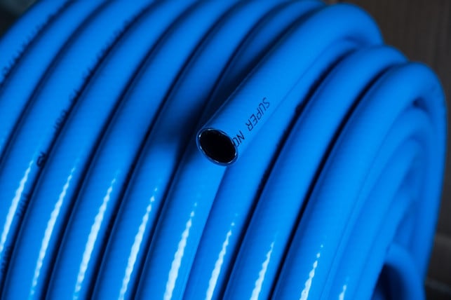 pvc-wird-unter-anderem-zur-fertigung-von-schlaeuche-cc0-pixabay-bru-no-240620_download PVC wird unter anderem zur Fertigung von Schläuchen verwendet.