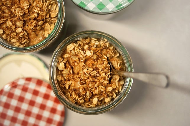 overnight-oats-mit-granola-getoppt-sind-besonders-cc0-pixabay-haaijk-220412_download Overnight Oats mit Granola getoppt sind besonders reich an resistenter Stärke.
