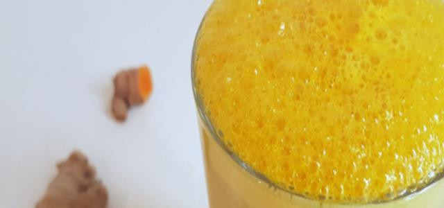 goldene-milch-ein-ayurvedisches-heil-getraenk-mit-charlotte-gneupel-utopia-181017_download Goldene Milch: Ein ayurvedisches Heil-Getränk mit schwarzem Pfeffer und Kurkuma.