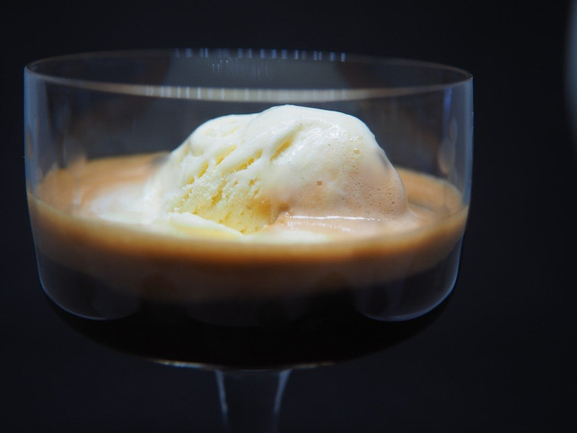 das-eis-schmilzt-im-heissen-espresso-cc0-pixabay-flockine-200723_download Affogato al caffè: Das Eis schmilzt im heißen Espresso.