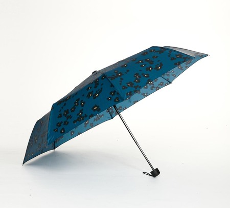 dieser-nachhaltige-regenschirm-besteht-aus-sechs-p-foto-avocadostore-201019_download Dieser nachhaltige Regenschirm besteht aus sechs PET-Flaschen.