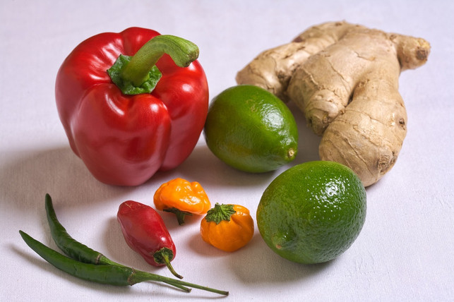 paprika-chili-limette-und-ingwer-geben-dem-glasn-cc0-pixabay-gerdukes-200708_download Paprika, Chili, Limette und Ingwer geben dem Glasnudelsalat seine Würze.