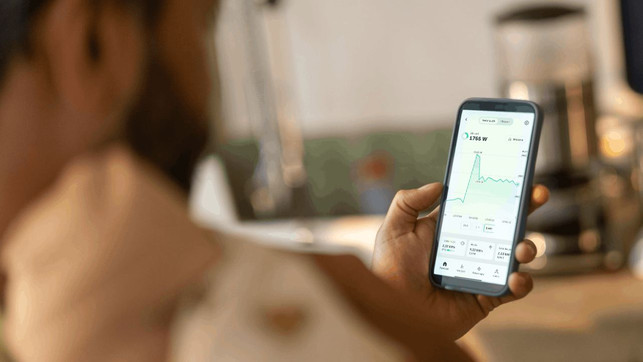 Die Tibber-Strom-App verbindet stundenaktuelle Preis- mit Verbrauchs-Infos, für die für Smart-Meter-Geräte aller Art nötig sind. Die Tibber-Strom-App verbindet stundenaktuelle Preis- mit Verbrauchs-Infos, für die für Smart-Meter-Geräte aller Art nötig sind.