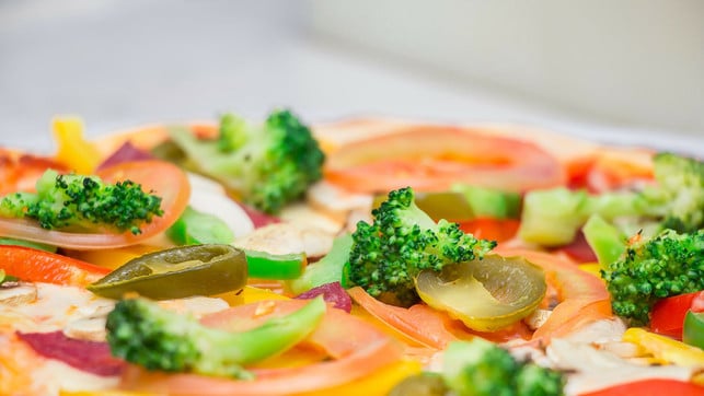 kinder-vegetarisch-pizza-pb-keram-210130-1280x720 Pizza mit viel Gemüse: Lecker und gesund