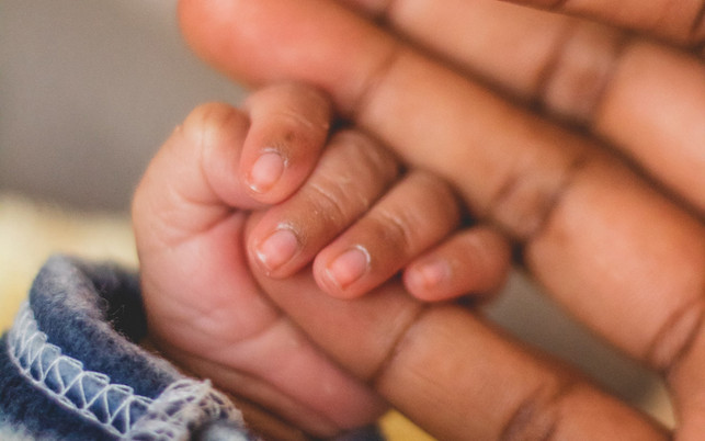 empfindliche-haut-baby-us-cc0-tembinkosi-sikupela-200505-1280x800 Babys und Kleinkinder haben besonders empfindliche Haut.