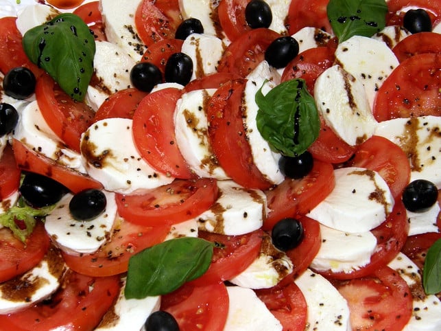 einen-tomate-mozarella-salat-kannst-du-schnell-und-cc0-pixabay-luetho-240612_download Einen Tomate-Mozarella-Salat kannst du schnell und einfach zubereiten.