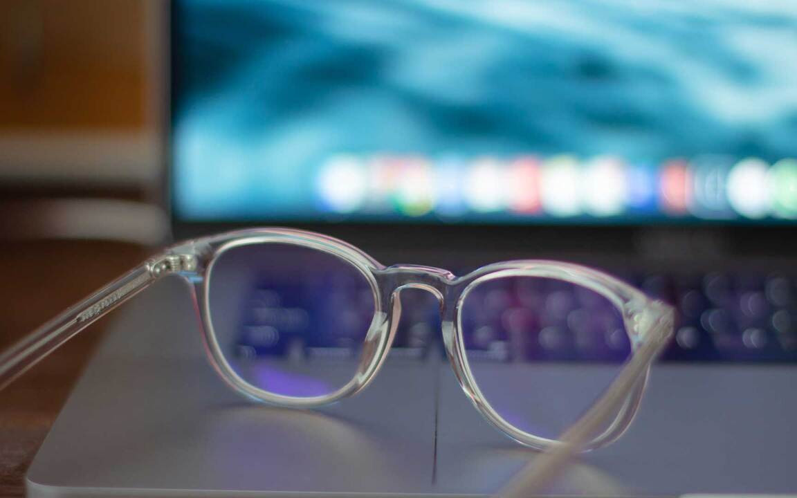 Studie: Helfen Blaulichtfilter-Brillen wirklich?
