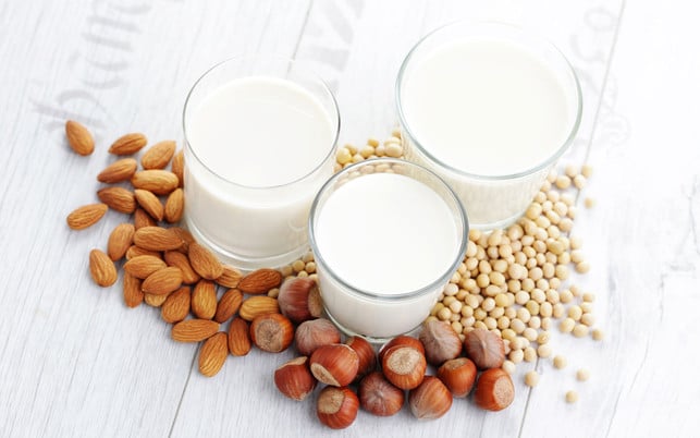 Tiermilch oder pflanzliche Milch? Neben Nussmilch ist Sojamilch ein sehr beliebter Milchersatz