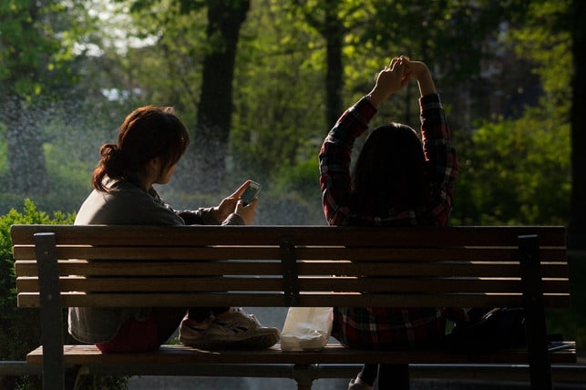 beim-deep-listening-solltest-du-ablenkungen-vermei-cc0-pixabay-skitterphoto-230224_download Beim Deep Listening solltest du Ablenkungen vermeiden, um dich voll und ganz auf die andere Person einlassen zu können.