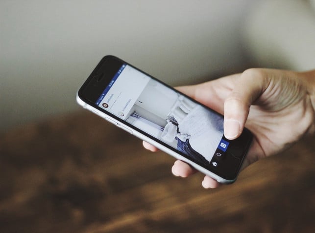 Das-Handy-Achmal-Weg to-put-Faellt-many-C0-pixabay-free-photos-22130_download It is difficult for many to just put the cell phone away.