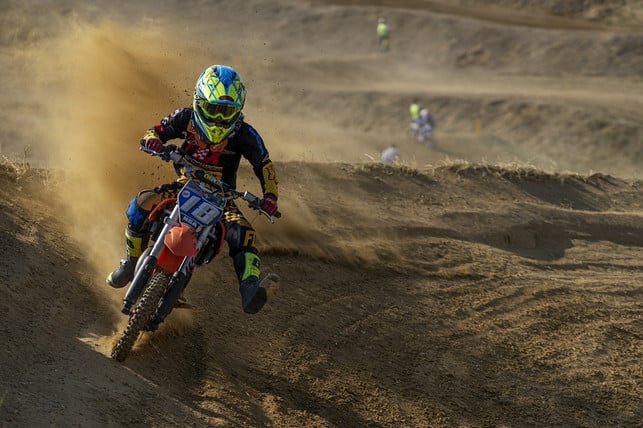 als-motorisierter-extremsport-bei-dem-es-unter-an-cc0-pixabay-anestiev-230630_download Als motorisierter Extremsport, bei dem es unter anderem auf Geschwindigkeit ankommt, besteht bei Moto-Cross immer eine Verletzungsgefahr.