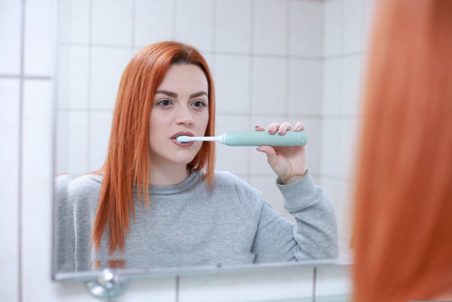 Zaehne-front-eating-das-Hat-Einige-Vorteil-CC0- Pixabay-Slavoljubovski-2250528_Download Brushing your teeth before eating? That has some advantages.