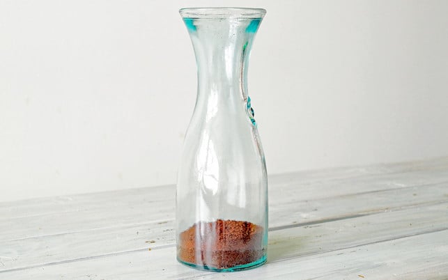 cold-brew-selber-machen-1-u-170704-1280x800jpg Cold Brew Coffee Rezept Schritt 1: Kaffeepulver in einen Krug geben