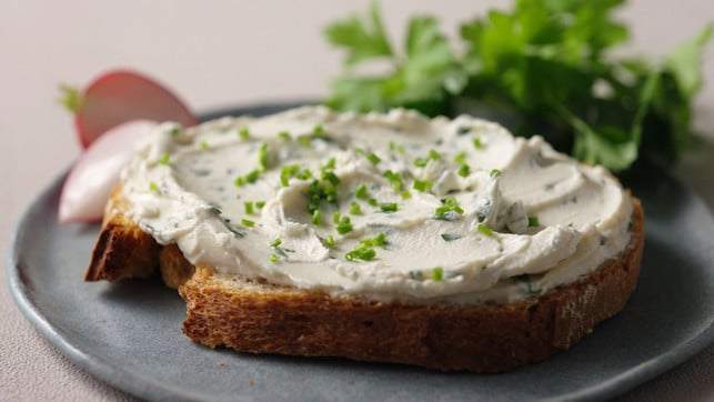 REWE_SA2_Bild2 vegane Käsealternative aus Koji-Protein