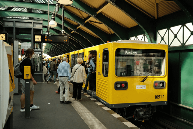 Berlin-Stadt-pixabay-a1an-17022023-1920x128opx Berlin Menschen Verkehr