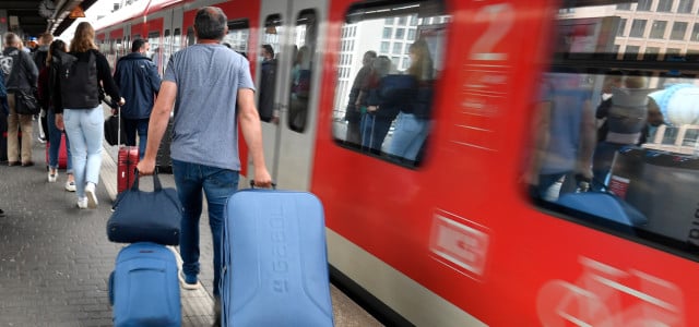 Die Deutsche Bahn wartet nun mit einem neuen Angebot zusätzlich für den Fernverkehr auf – dem Egal-Wohin-Ticket.