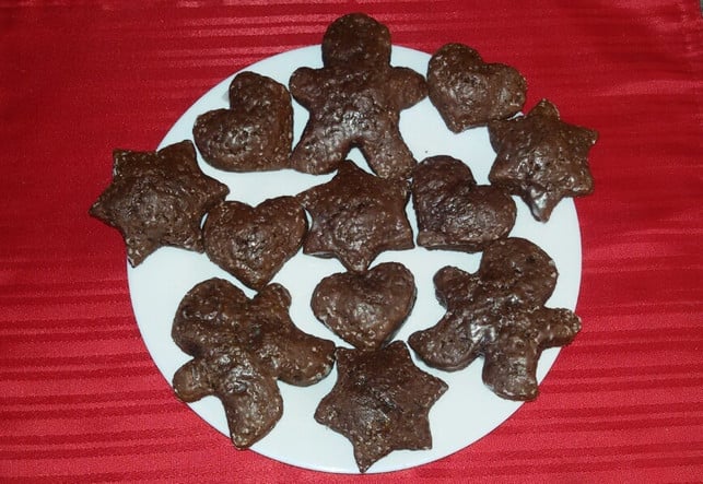 die-veganen-lebkuchen-bestreichst-du-nach-dem-back-melanie-von-daake-utopia-171024_download Die veganen Lebkuchen bestreichst du nach dem Backen direkt mit einer Zuckerglasur.