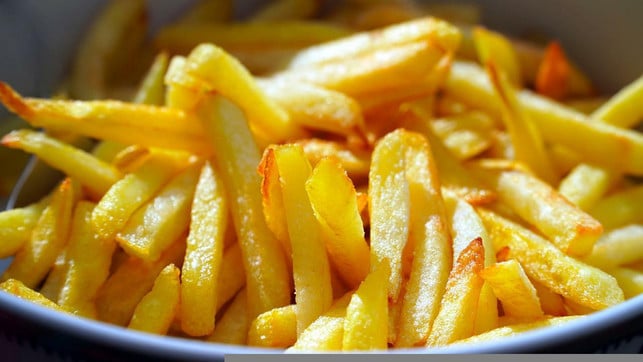 auch-im-ofen-oder-in-der-pfanne-kannst-du-pommes-a-cc0-pixabay-matthiasboeckel-220502_download Auch im Ofen oder in der Pfanne kannst du Pommes aufwärmen.